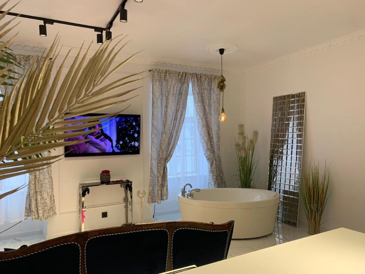 Tiltu 5 Jacuzzi Apartment كلابيدا المظهر الخارجي الصورة